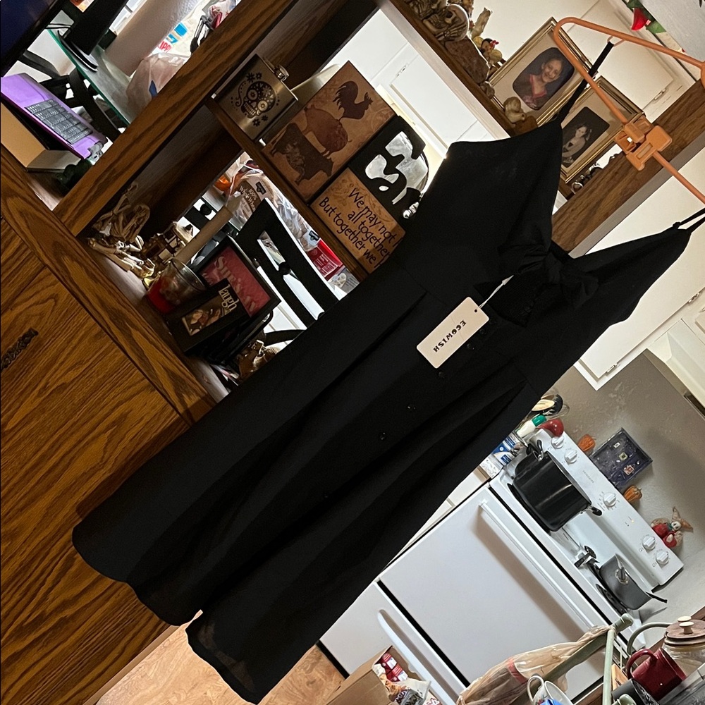 Elegant Black Dress with Bow Detail
